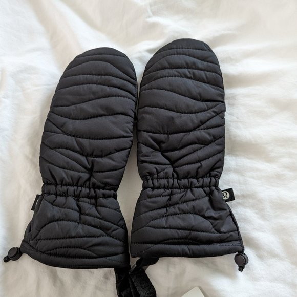 Lululemon Team Canada Quilted Mittens on String COC Logo, Black / Maple Metamorp - Picture 6 of 8